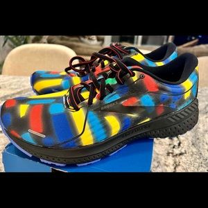 Brooks Adrenaline GTS Woman’s Running Shoe. Brand NEW never worn - Size 9